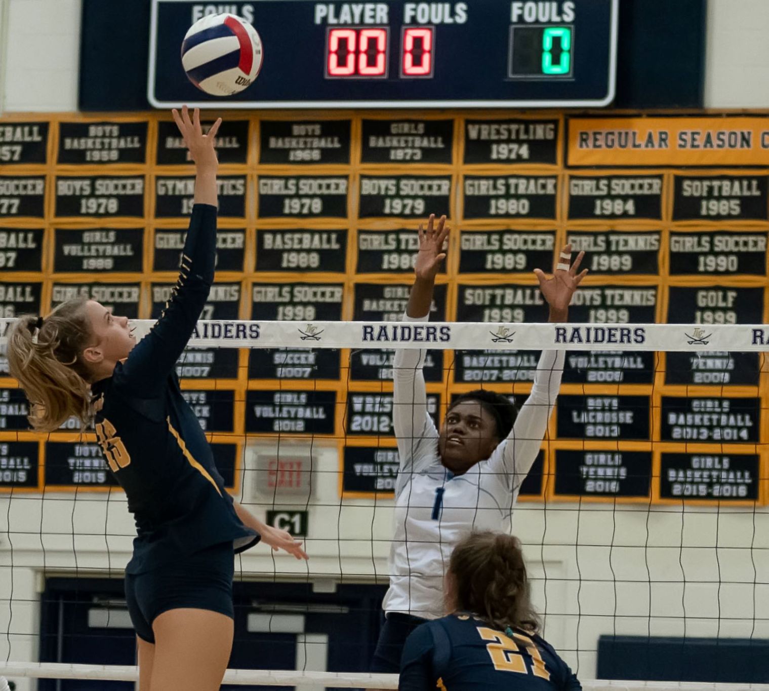 LC v SB volley_4.jpg